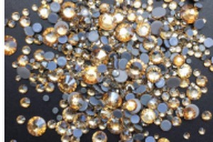 Flat-bottom rhinestones